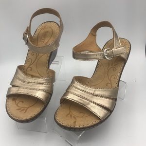 Born WEDGE SANDALS SIZE 39 (8)